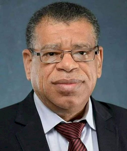 المبدعون يحتفون بالشاعر والباحث فتحى عبد السميع لحصوله على جائزة التفوق فى الآداب لعام 2023م