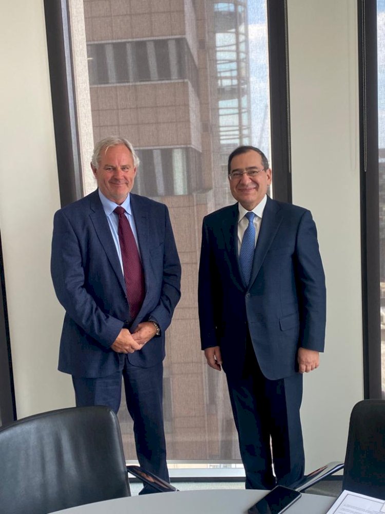 طارق الملا في جلسة مباحثات ثنائية مع أندرو براون