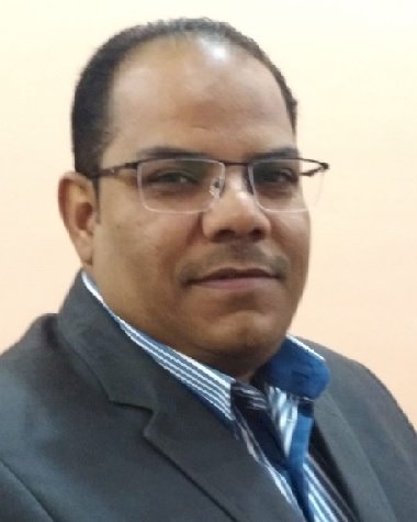 بطّة مكتنزةٌ عوارضُها