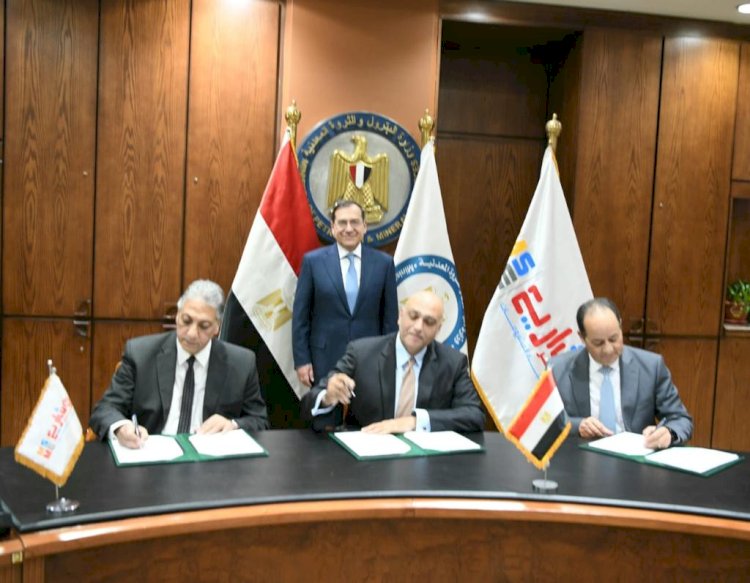 توقيع مذكرة التفاهم بين جهاز المشروعات المتوسطة والصغيرة وهيئة البترول وشركة إيجاس