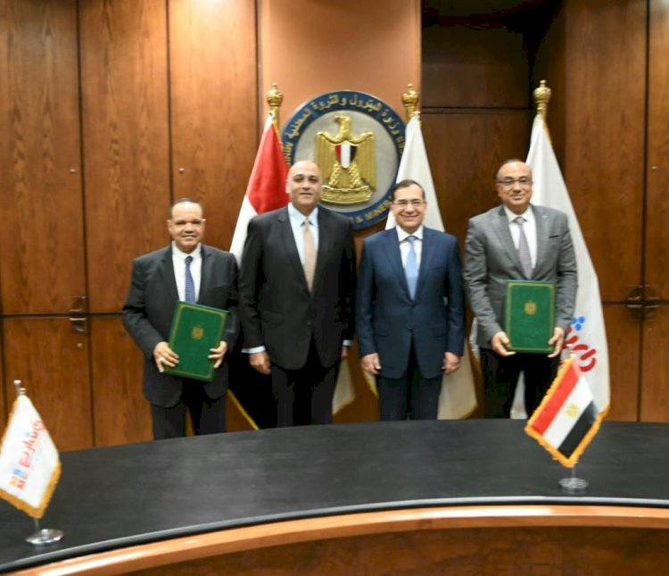 توقيع مذكرة التفاهم بين جهاز المشروعات المتوسطة والصغيرة وهيئة البترول وشركة إيجاس