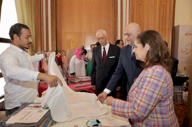 بمقر "الخارجية".. "تنمية المشروعات" يقيم معرض "اشتري فن مصري" بالتعاون مع اللجنة الوطنية لمكافحة الهجرة غير الشرعية