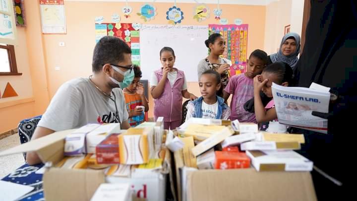 قافلة مستقبل وطن الطبية توقع الكشف علي 1422 حالة بقنا