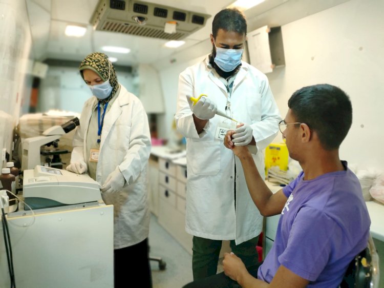 ضمن "حياة كريمة"..  توقيع الكشف الطبي على 1847 حالة خلال قافلة علاجية بمغاغة بالمنيا