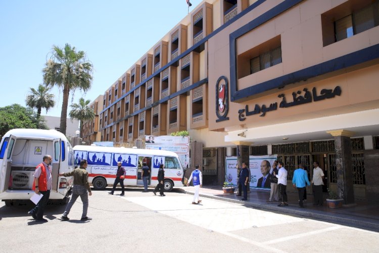 محافظ سوهاج يدشن إطلاق الحملة القومية " 100 يوم صحة " ويتفقد فرق العمل المشاركة