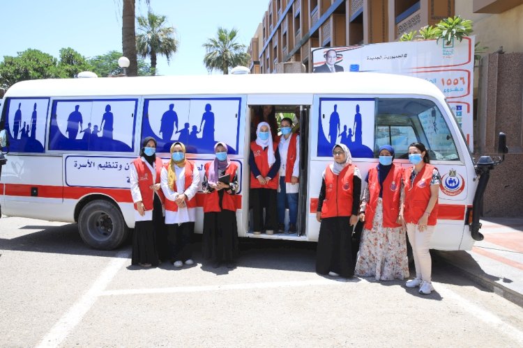 محافظ سوهاج يدشن إطلاق الحملة القومية " 100 يوم صحة " ويتفقد فرق العمل المشاركة