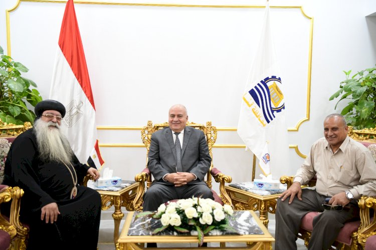 مطران دشنا يهنيء محافظ قنا بعيد الأضحى المبارك 