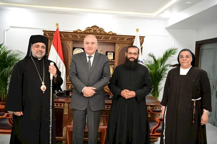 محافظ قنا يستقبل وفد إيبارشية الأقباط الكاثوليك بالأقصر للتهنئة بعيد الأضحى