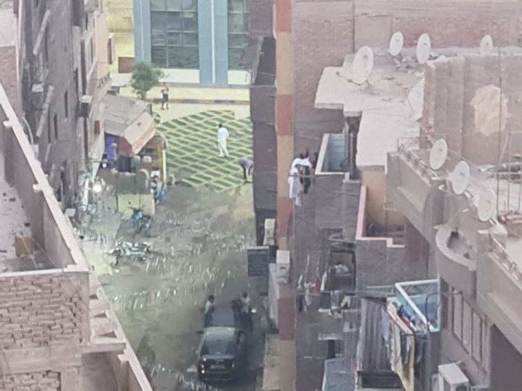 الحواري والشوارع تبدأ فرش السجاد لصلاة العيد