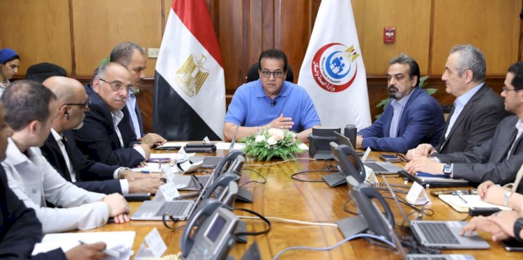 وزير الصحة يترأس غرفة الأزمات والطوارئ بالوزارة لمتابعة تنفيذ خطة التأمين الطبي لاحتفالات عيد الاضحى المبارك