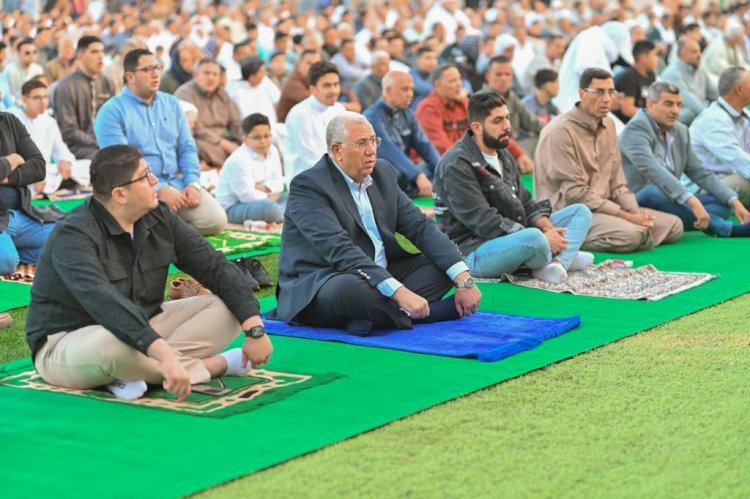 القصير مع اهل قريته في العيد