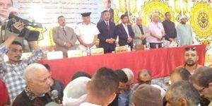 سكرتير عام المنيا يشهد جلسة صلح بين عائلتين بمركز ديرمواس