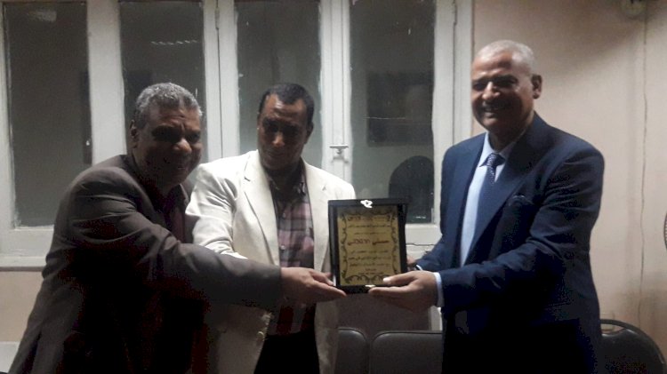 اتحاد كتاب " جنوب الصعيد" وتكريم "غصن المحبة" الشاعر حسنى الإتلاتى