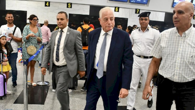 بالصور :فوده يتابع الحركة السياحية بمطار شرم الشيخ الدولى