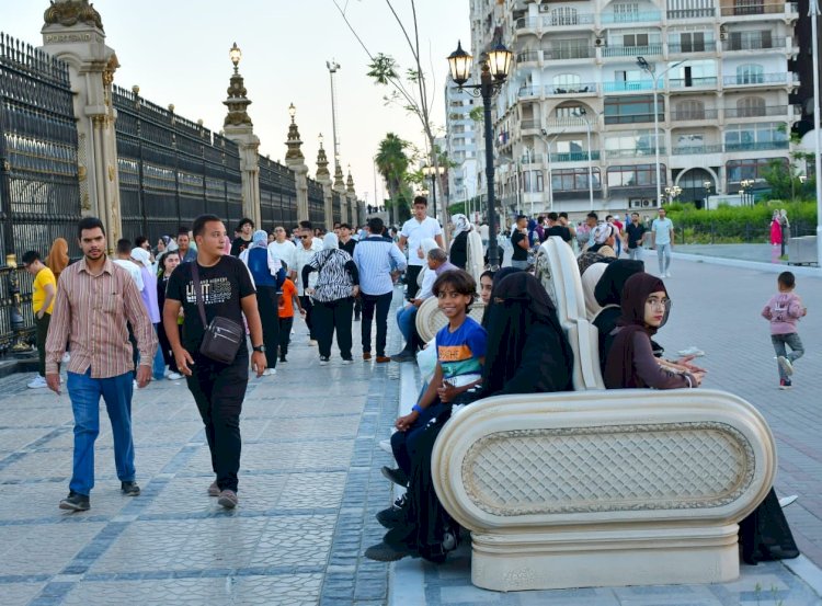 بالصور:ساحة مصر و الممشى السياحي يستقبلان بالمواطنين من أبناء بورسعيد وزوارها.