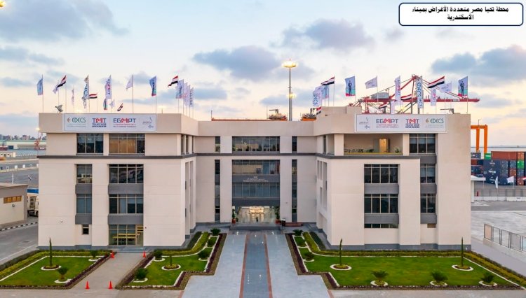 إنجازات سبقت الزمن واخرجت المصريين من النفق المظلم وادخلتهم للجمهورية الجديدة