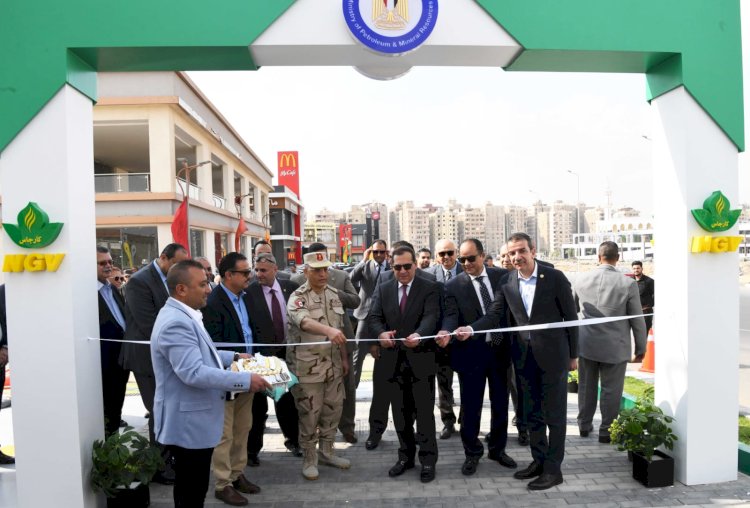 إنجازات سبقت الزمن واخرجت المصريين من النفق المظلم وادخلتهم للجمهورية الجديدة