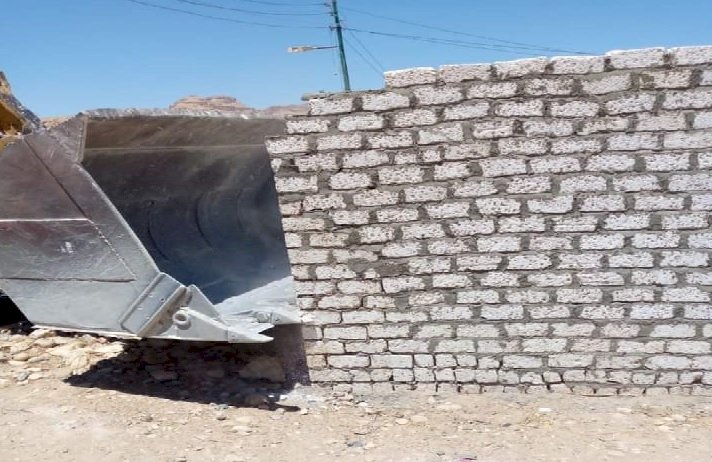 تنفيذ عدد ٢ حالة إزالة فورية بقرية المحروسة  بقنا