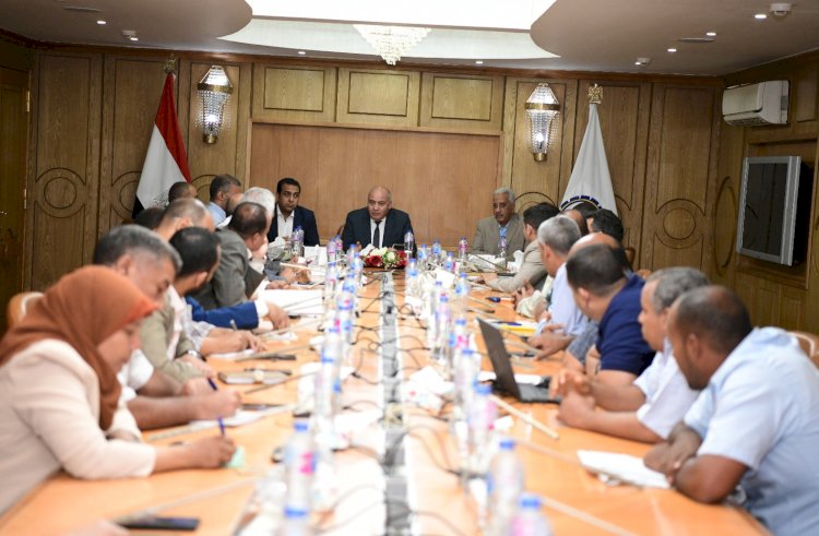 محافظ قنا يوجه بتعويض المزارعين المتضررين من انهيار أحد أحواض الغابة الشجرية بالصالحية