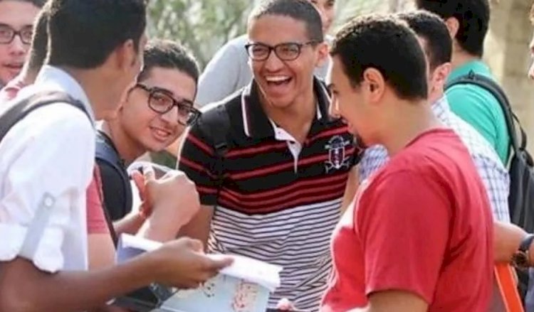 طلاب الثانوية العامة: امتحان اللغة سهل وسؤال القطعة يحتاج للتفكير