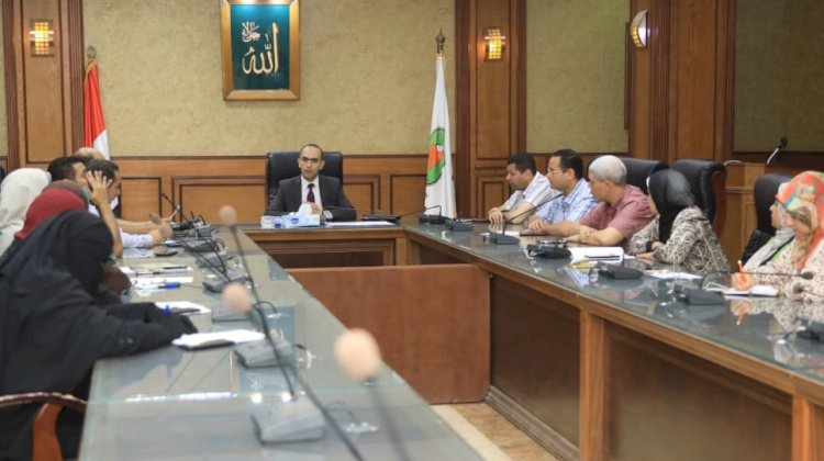 احمد القاضي يتابع شكاوي( حياة كريمة) بعد تشكيلها الجديد