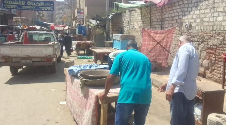 ٨٥ محضر إشغالات فى مركز بنى مزار بالمنيا