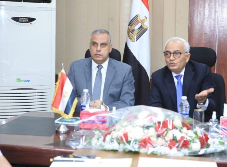 عبر تقنية الفيديو كونفرانس حجازي والفقي يتابعان امتحانات الثانوية من سوهاج