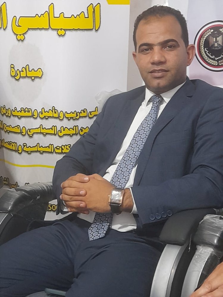 على هامش توقيع كتاب كنا فين وبقينا فين ..  "عيادة":  ٣٠ يونيو ذكري لثورة شعب عظيم وقائد شجاع