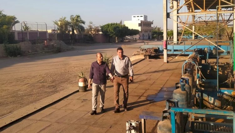 جولة تفقدية لرئيس مركز سمالوط لمحطة تعبئة بوتاجاز شوشة
