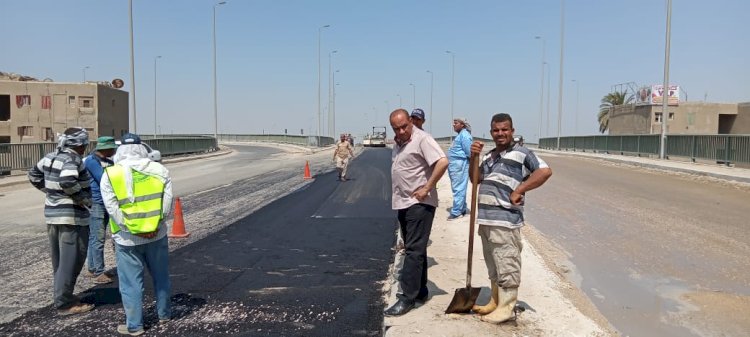 رئيس المدينة يتابع رصف الكوبري العلوي الذي يربط الواسطي بالكريمات