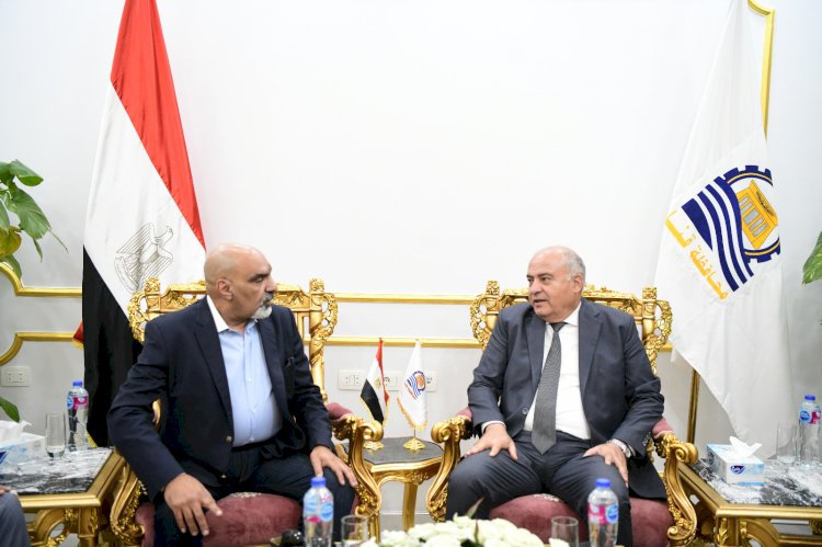 محافظ قنا يلتقي رئيس هيئة التأمين الصحي