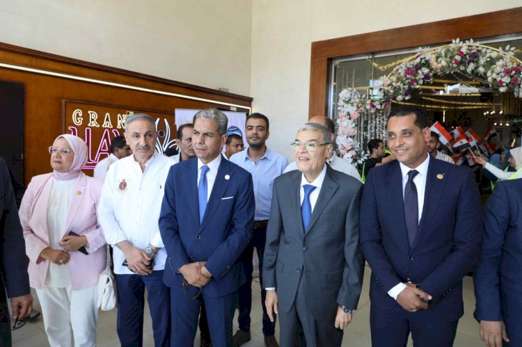 محافظ المنيا يشارك فرحة ٥٠ عريسا وعروسة فى احتفالية مستقبل وطن