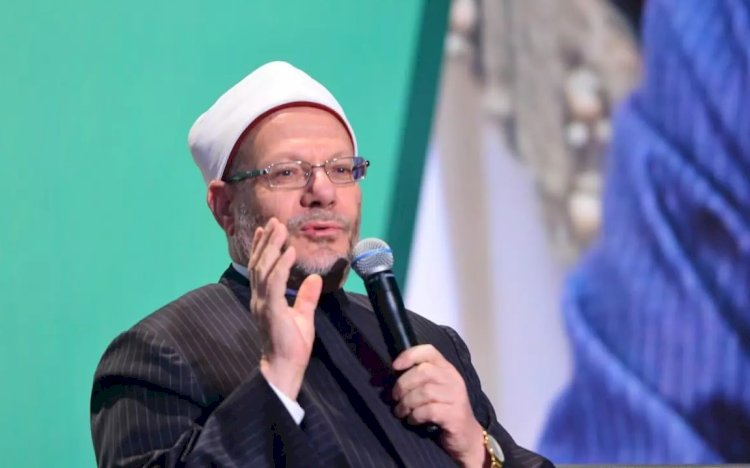 انتبه يا فضيلة المفتي صفحتكم الشخصية بها خطأ فادح