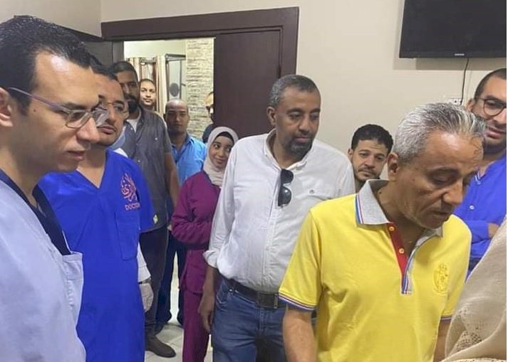 تاوضروس يتفقد القافلة الطبية لنقابة أطباء قنا