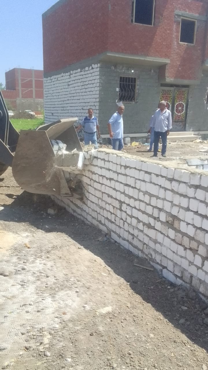 استرداد ٣٠ فدانا و إزالة ٨٧ حالة تعد بمراكز المنيا