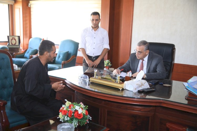 الفقي يحل مشاكل ١٧٦ مواطن سوهاجي في اللقاء الاسبوعي