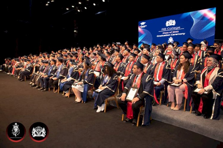 ١٥ قيادة بالتضامن حصلوا علي دبلومة علم نفس ادارة الاعمال من الملكية البريطانية