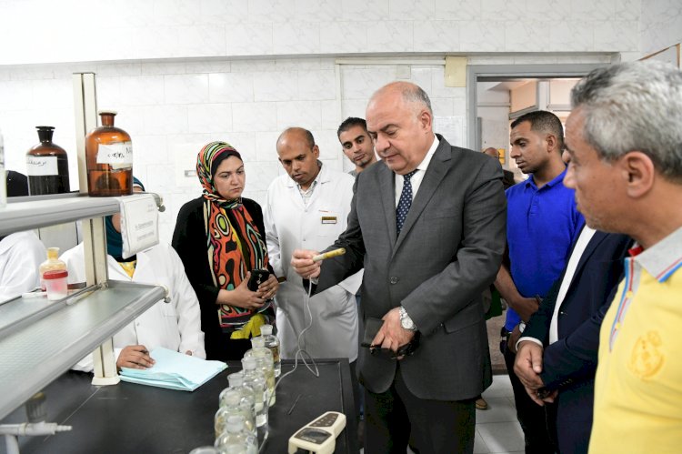 محافظ قنا يجرى جولة تفقدية بالمعمل المشترك بمديرية الصحة