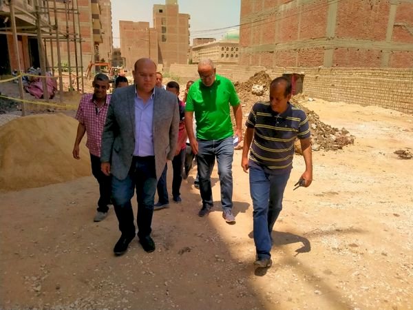 نائب محافظ الجيزة يتفقد مشروعات مد خطوط الصرف الصحي بعدة مدن بالجيزة