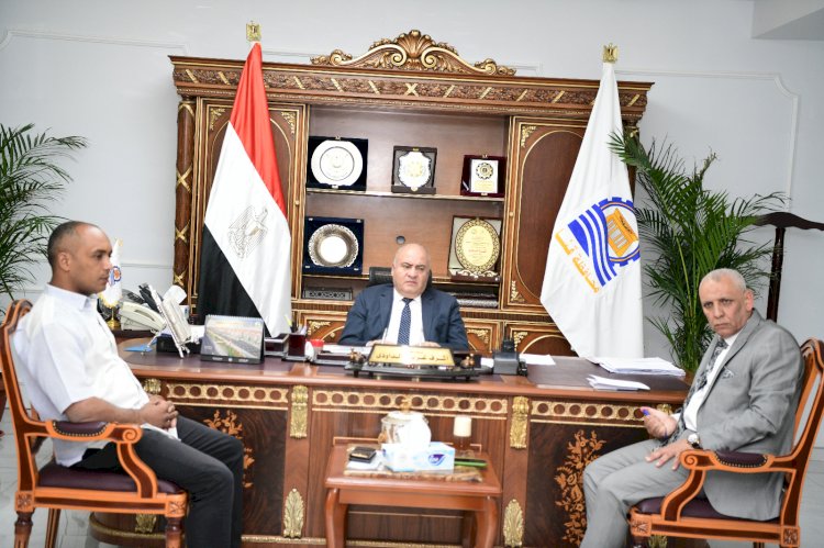 محافظ قنا يوجه بسرعة إصلاح كسر تقاطع خط مياه مع ماسورة رى  بقفط