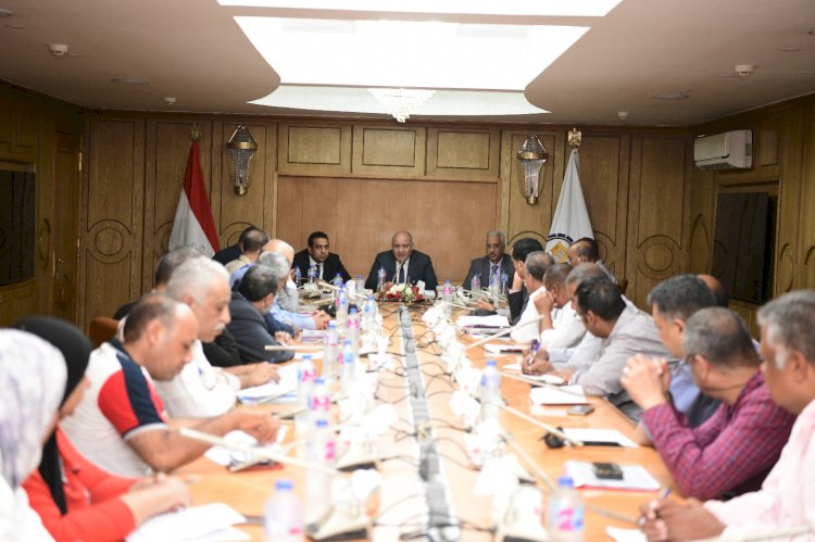 توفير سيارات لنقل الشباب لحضور الملتقي التوظيفي غدا وبعد غد بقنا