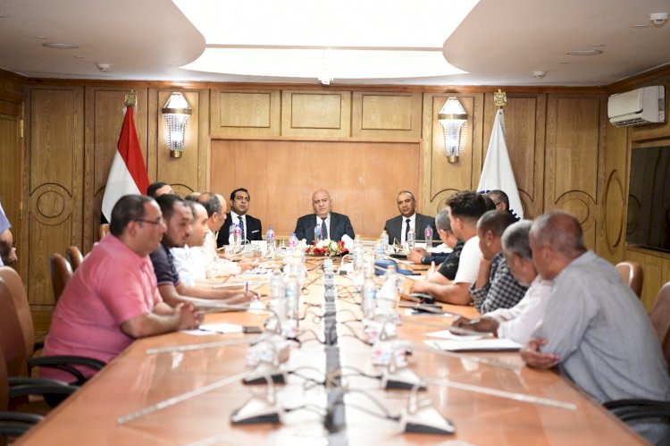 محافظ قنا:يشدد علي اجراءات معايير الجودة في استلام البنية التحتية لمدينة الامل