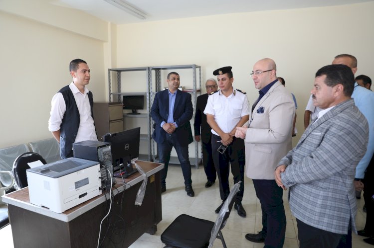 محافظ بني سويف يفاجئ وحدة مرور الفشن للوقوف علي الخدمات المقدمة للمواطنين