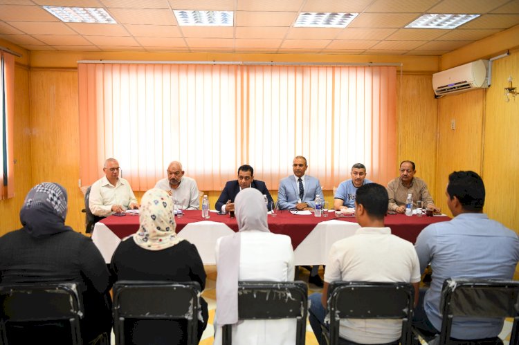 نائب محافظ قنا يرأس لجنة اختبار المهندسين المتقدمين لشغل وظيفة مهندس بالوحدات المحلية