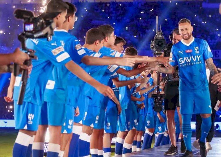 الهلال السعودي يقيم حفلا كبيرا لنيمار قبل مباراته مع الفيحاء