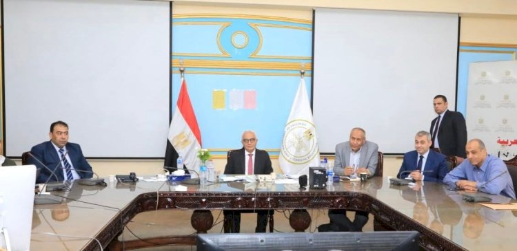 وزير التعليم يشدد على مراجعة الكاميرات لضبط حالات الإخلال بضوابط الامتحانات