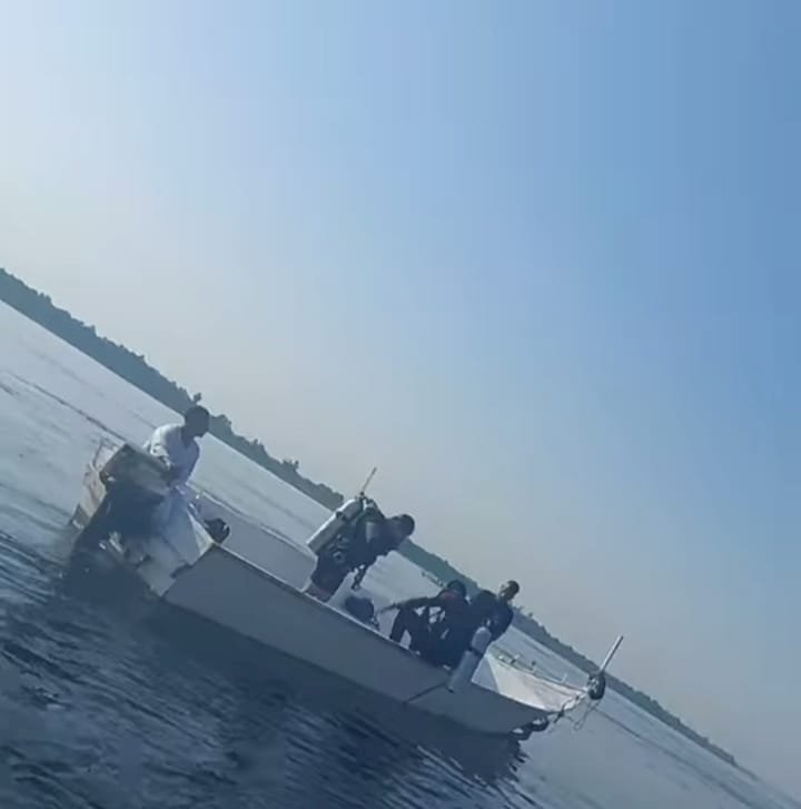 محافظ أسوان يتابع عملية إنتشال جثمان الطفل زياد حسين بقرية بنبان بدراو