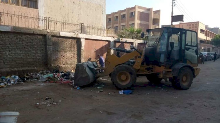 الوحدات المحلية تواصل حملات النظافة ورفع المخلفات بمراكز المحافظة