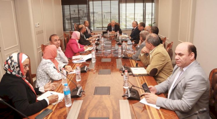 وزير الزراعة يبحث النهوض بالنباتات الطبية