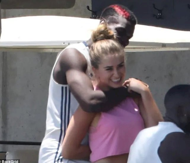 بول بوجبا مع صديقته ماريا في صور نادرة